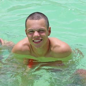 Meet your Posher, Adon